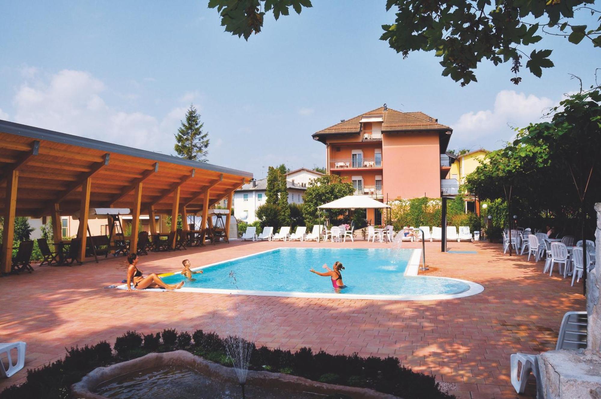 Villa Flora Levico Terme Exterior photo